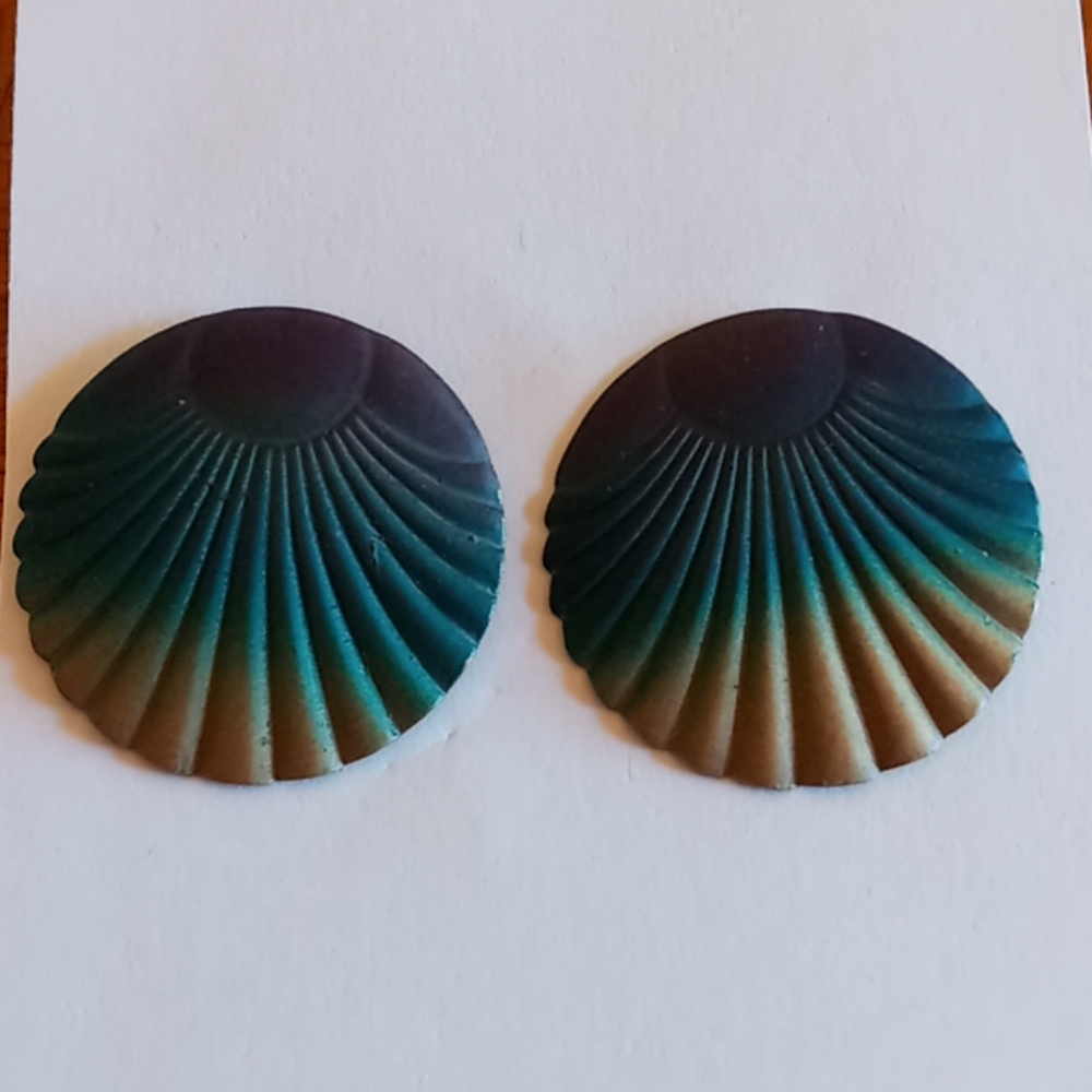 Ombre Seashell Metal Earrings